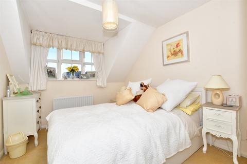 4 Mollison Rise, Gravesend, DA12 4QJ