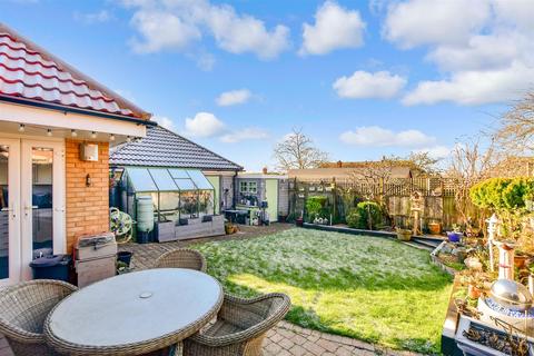 4 Mollison Rise, Gravesend, DA12 4QJ