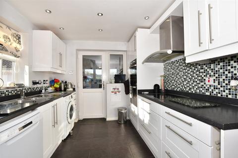 4 Mollison Rise, Gravesend, DA12 4QJ