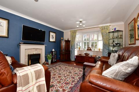4 Mollison Rise, Gravesend, DA12 4QJ