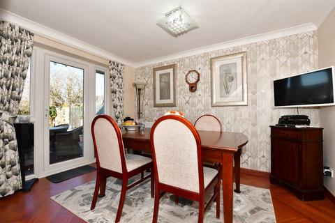 4 Mollison Rise, Gravesend, DA12 4QJ