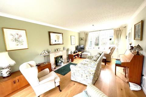 26 Alderside Walk, Englefield Green, Egham, TW20 0LY