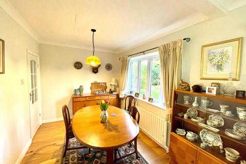26 Alderside Walk, Englefield Green, Egham, TW20 0LY