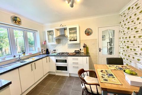 26 Alderside Walk, Englefield Green, Egham, TW20 0LY