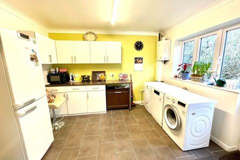 26 Alderside Walk, Englefield Green, Egham, TW20 0LY
