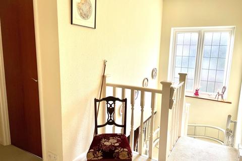 26 Alderside Walk, Englefield Green, Egham, TW20 0LY