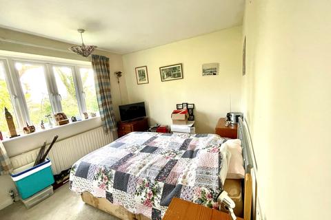 26 Alderside Walk, Englefield Green, Egham, TW20 0LY