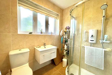 26 Alderside Walk, Englefield Green, Egham, TW20 0LY