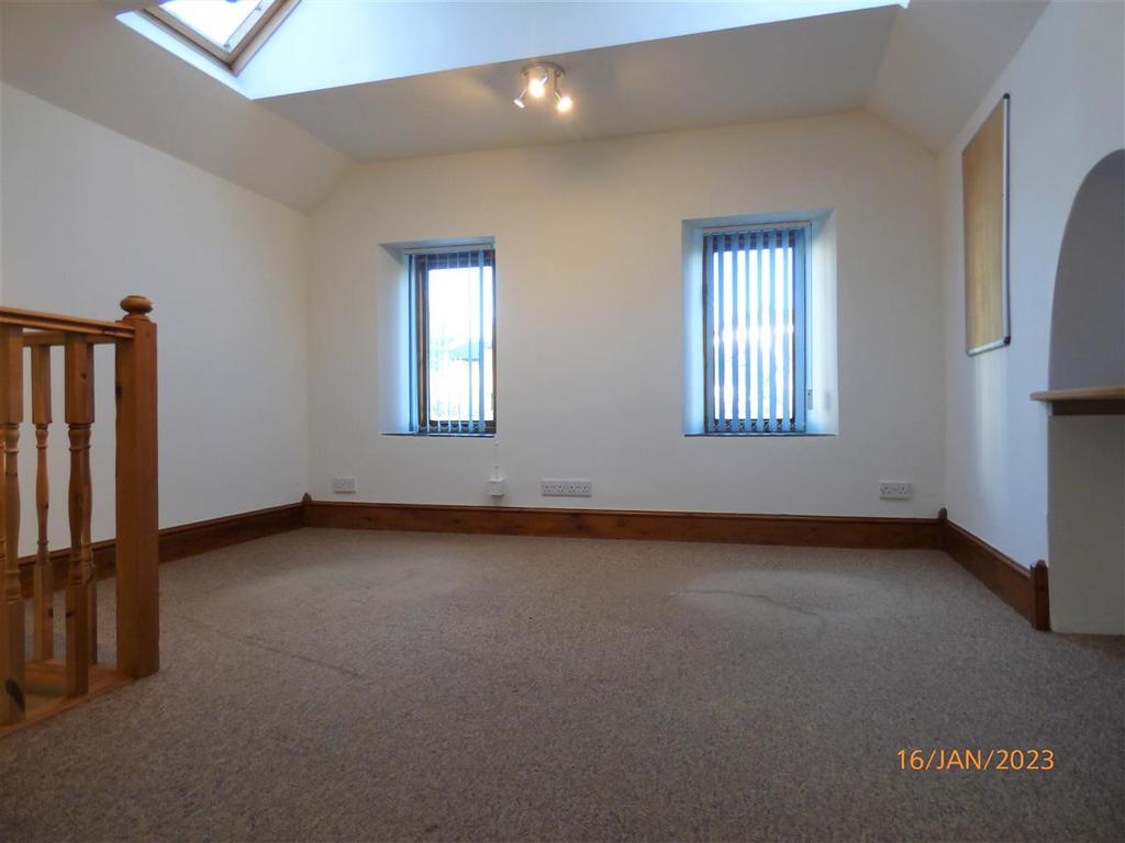 Dark Street, Haverfordwest Property to rent £608 pcm (£140 pw)