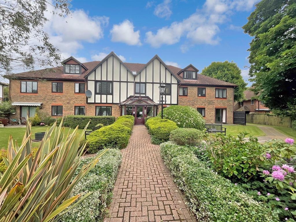 Monks Walk, Reigate, Surrey 1 bed flat for sale £100,000