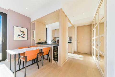 2 bedroom apartment to rent, Legacy Building, Embassy Gardens, London, SW11