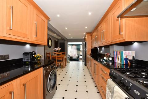 1 Goldsworth Drive, Rochester, ME2 3NR