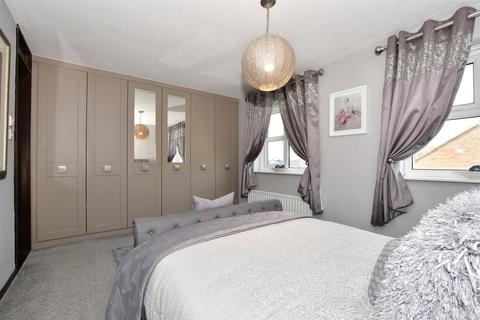 1 Goldsworth Drive, Rochester, ME2 3NR