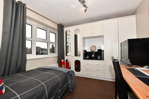 1 Goldsworth Drive, Rochester, ME2 3NR