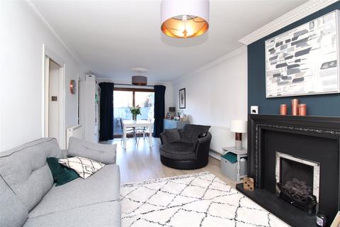 2 Stamford Close, Ipswich, IP2 9YD