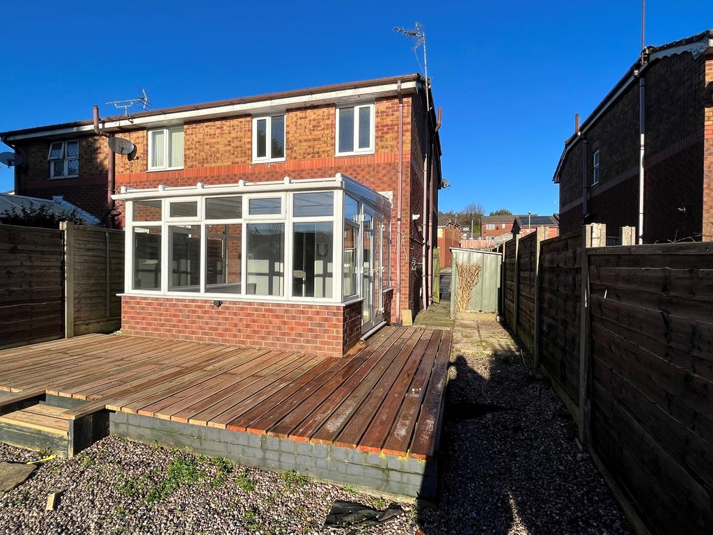 April Close, Oldham, OL8 3 bed semidetached house £950 pcm (£219 pw)