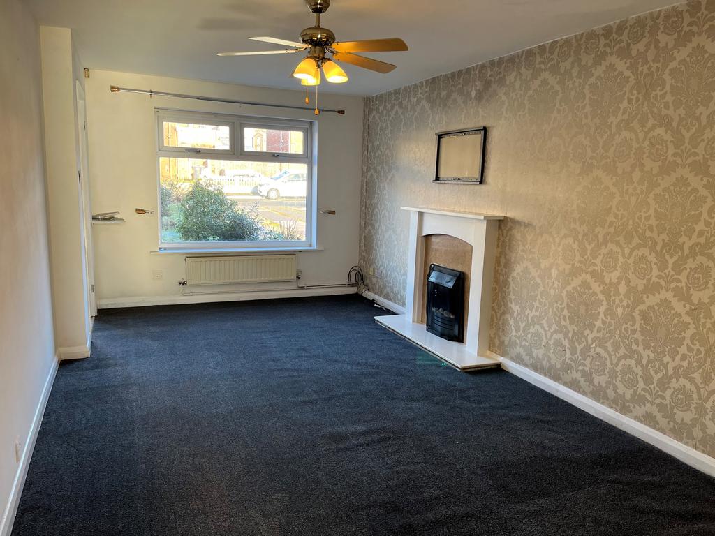 April Close, Oldham, OL8 3 bed semidetached house £950 pcm (£219 pw)