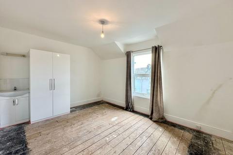 35 Bay View, Paignton, TQ3 2DL