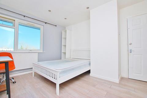 6 bedroom end of terrace house to rent, Guildford Park Avenue, Guildford, Surrey, GU2