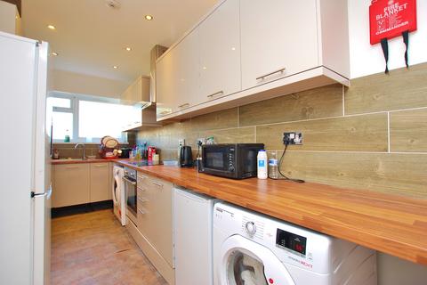 6 bedroom end of terrace house to rent, Guildford Park Avenue, Guildford, Surrey, GU2