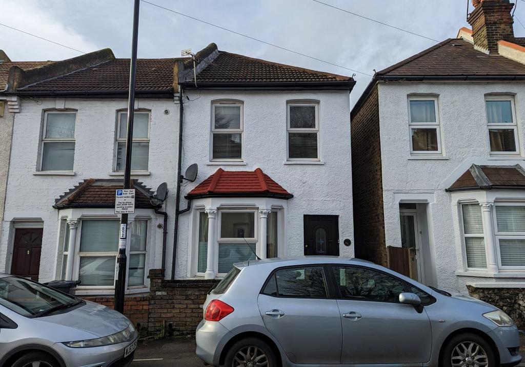 64 Sussex Road, South Croydon... 3 bed end of terrace house £200,000