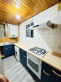 2 bedroom flat to rent, Nightingale court, London, E11