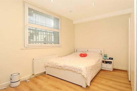 3 bedroom flat for sale, Sussex Gardens, Bayswater, W2