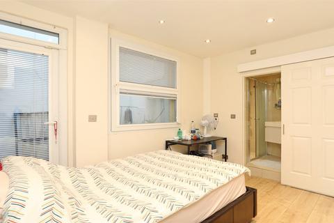 3 bedroom flat for sale, Sussex Gardens, Bayswater, W2