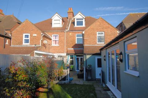 4 bedroom semi-detached house for sale - Limes Road, Folkestone, CT19