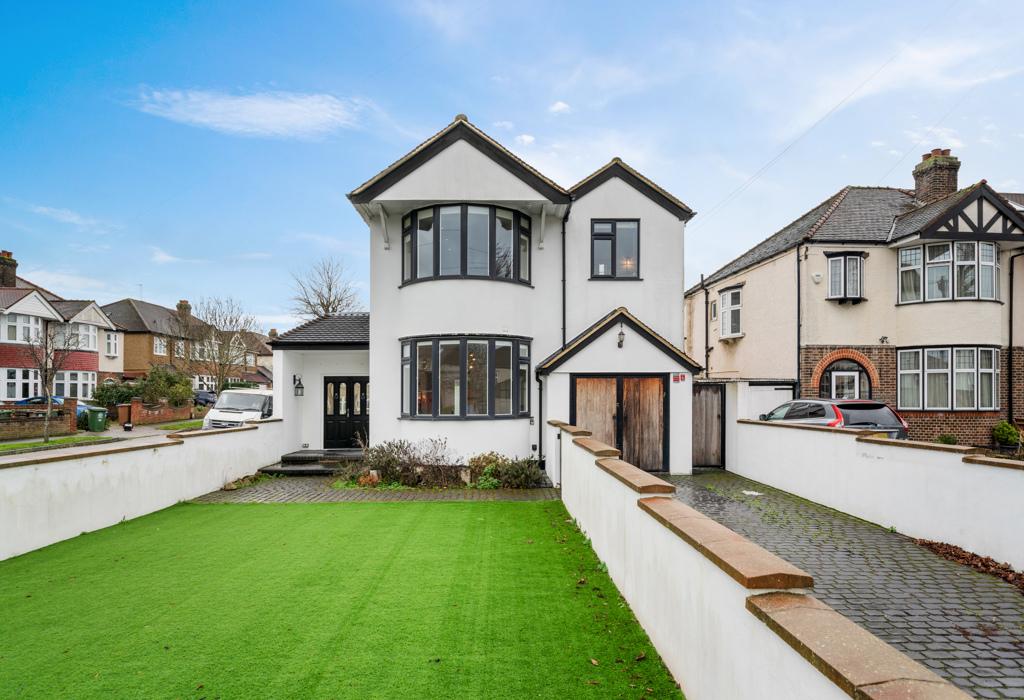 Ruskin Drive, Worcester Park, London 4 bed detached house £840,000