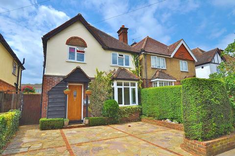 4 bedroom detached house to rent, Beckingham Road, Guildford, Surrey, GU2