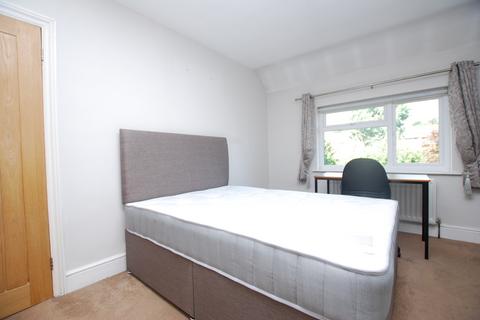 4 bedroom detached house to rent, Beckingham Road, Guildford, Surrey, GU2