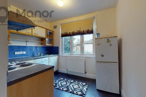 2 bedroom flat to rent - Longbridge Road, Barking, IG11 8SL