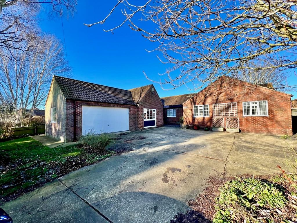 Ravensgate South View Lane South Cockerington Louth LN11 7ED 5 bed detached bungalow for sale