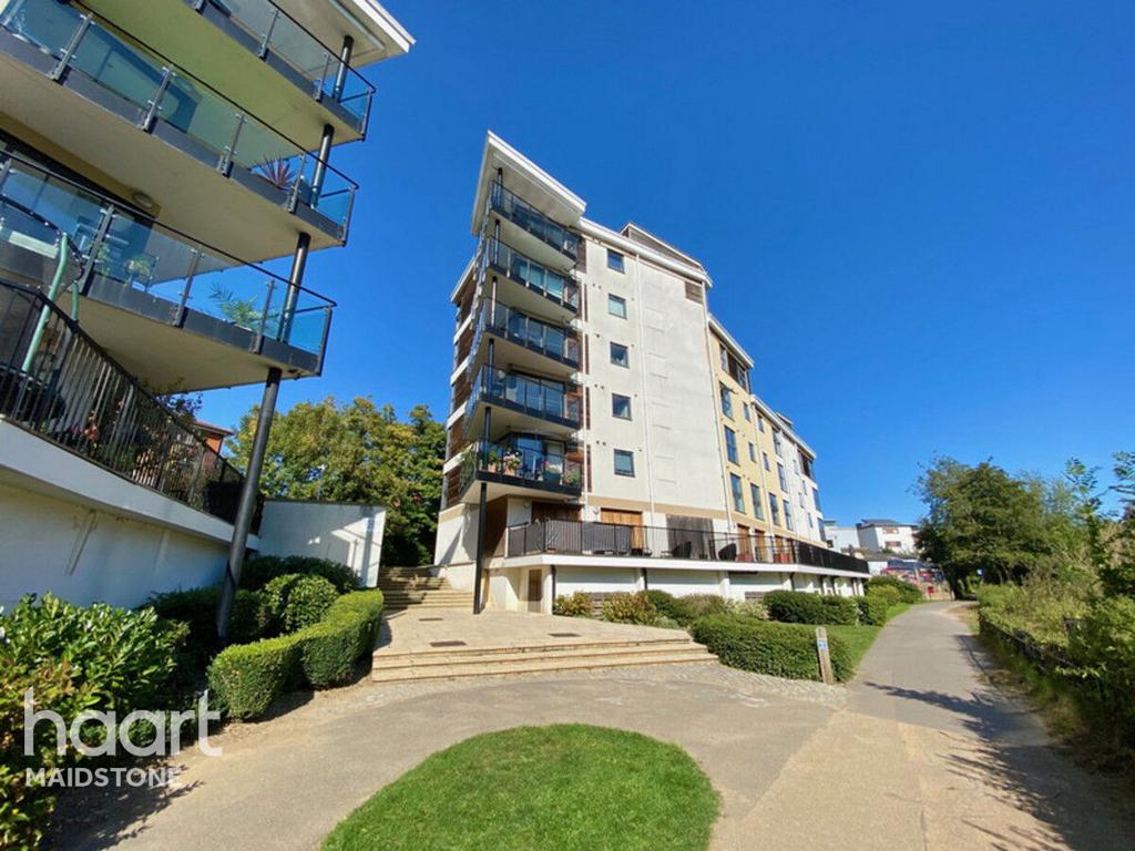 Clifford Way, Maidstone 2 bed apartment £235,000