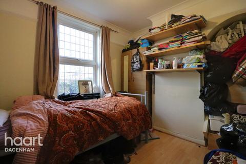 28 Weston Green, Dagenham, RM9 5UB
