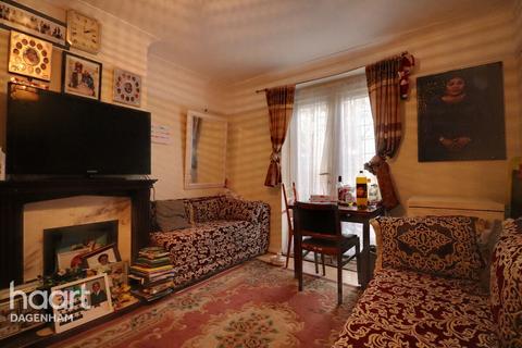 28 Weston Green, Dagenham, RM9 5UB