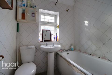 28 Weston Green, Dagenham, RM9 5UB