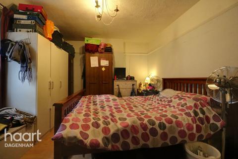 28 Weston Green, Dagenham, RM9 5UB