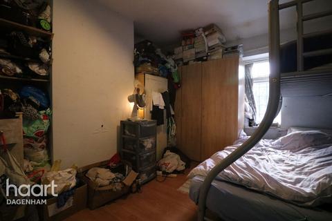 28 Weston Green, Dagenham, RM9 5UB