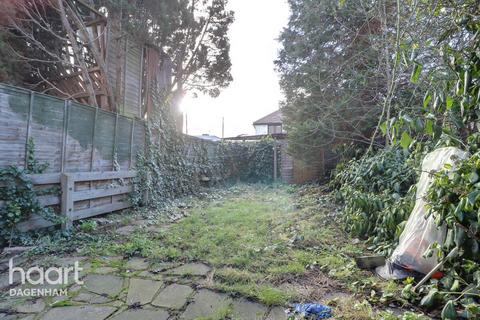 28 Weston Green, Dagenham, RM9 5UB