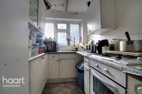 28 Weston Green, Dagenham, RM9 5UB