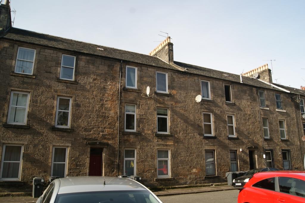 13C Bruce Street, Stirling, FK8 1PD 2 bed flat £895 pcm (£207 pw)