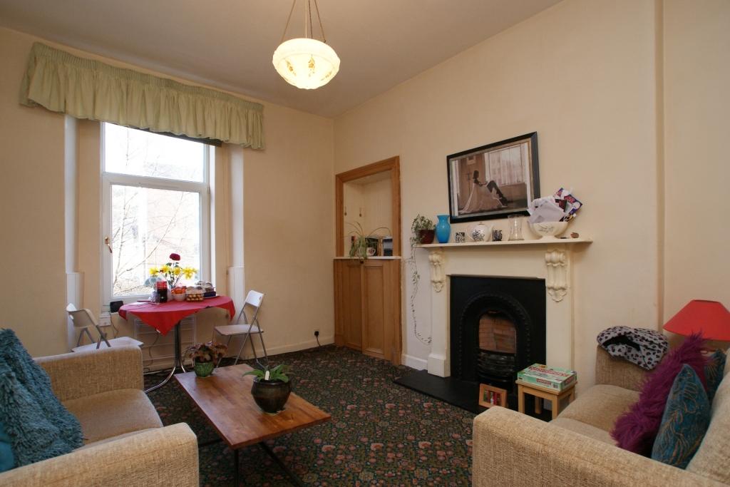 13C Bruce Street, Stirling, FK8 1PD 2 bed flat £895 pcm (£207 pw)