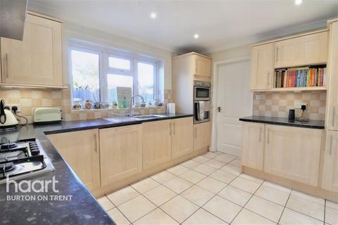 4 Elwyn Close, Stretton, Burton-on-trent, DE13 0BG