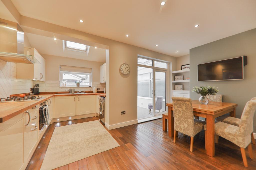 Westfield Rise, Hessle, HU13 0NB 3 bed semidetached house £295,000