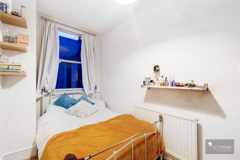 3 bedroom house to rent, Salterford Road, London, SW17