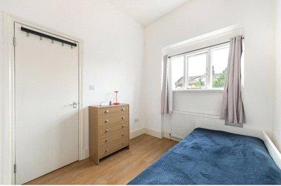 Apartment in London, Park Royal - More