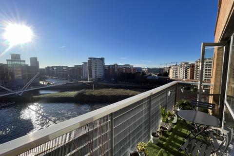 2 bedroom apartment to rent, Merchants Quay