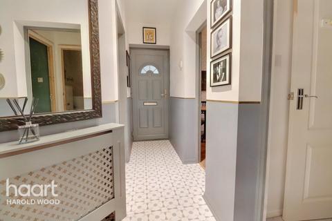 15 Dunstable Road, Romford, RM3 8JB